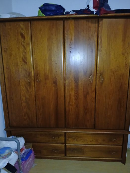 Quarto estúdio em pinho mel maciço