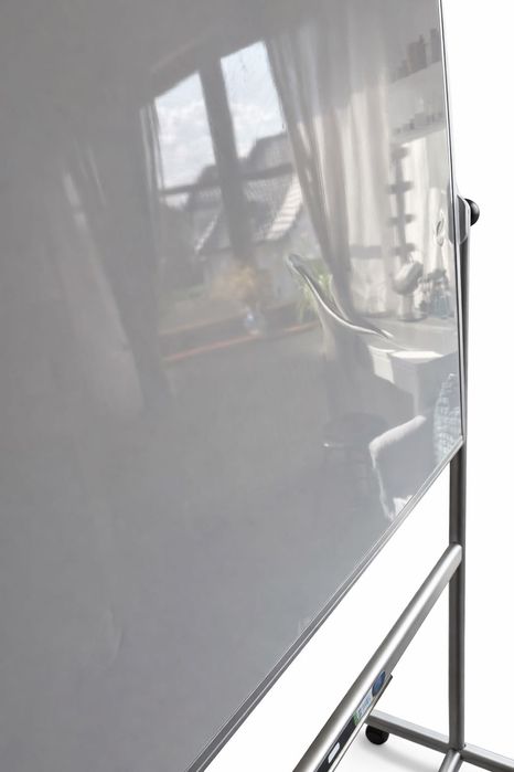 Tablica suchościeralna 90x120 cm – dwustronna, na kółkach