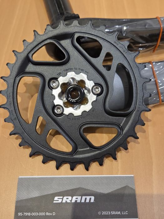 DESCENDANT Carbon DUB Crankset