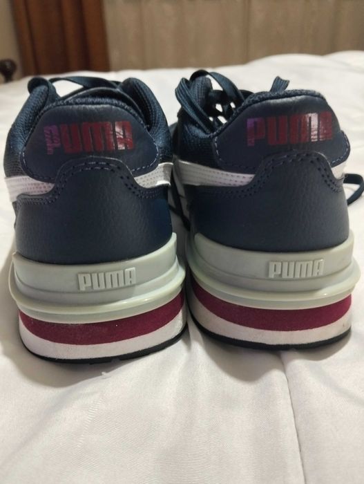 Tênis da PUMA azul escuro n- 40 em bom estado e Silas boas.