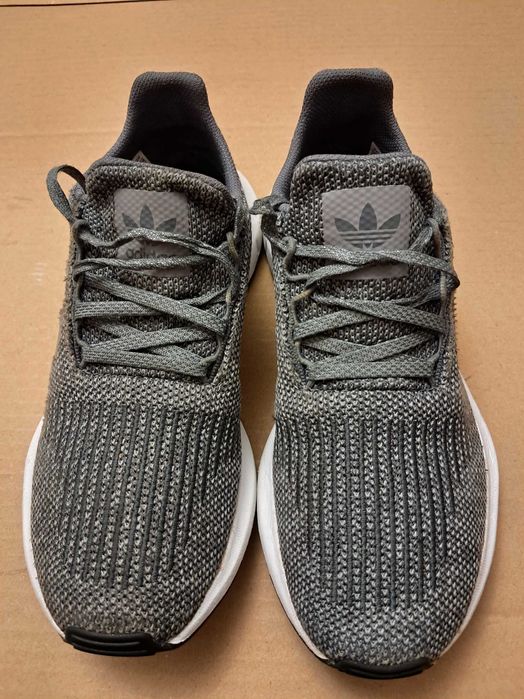 ДЕТСКИЕ  кроссовки adidas оригинал размер  39 стелька 25.5см