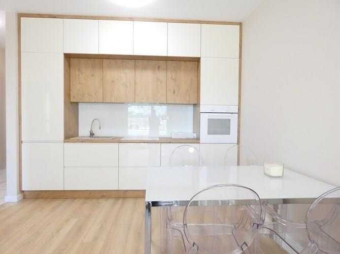 2 pokoje z miejscem w garażu- Białej Floty 4A, BRAK PROWIZJI