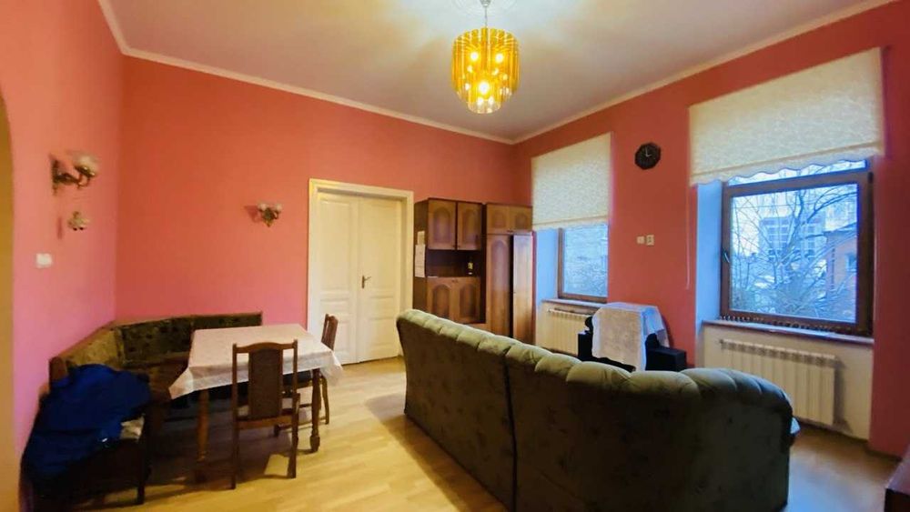 Продаж просторої трикімнатної квартири в центрі м. Самбір