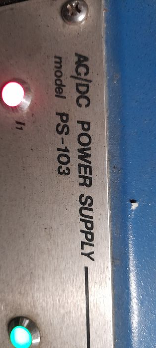 Carregador de baterias de bancada