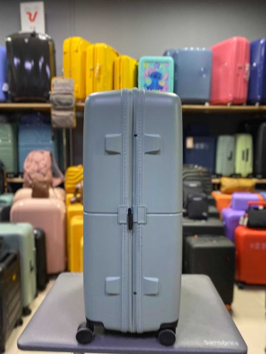 Чемодан American Tourister средний с росширеннием и плавными колёсами