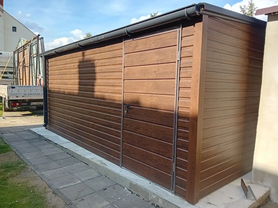 Garaż jednostanowiskowy 4x5 m - Dach jednospadowy, Brama uchylna, Drew