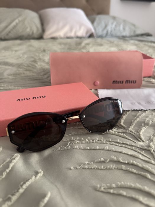 Oculos MiuMiu com acessórios