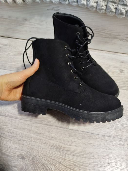 Демісезонні замшеві нові черевики 39р