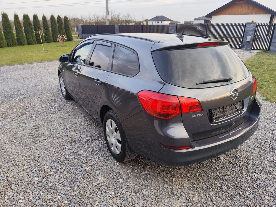 Sprzedam Opel Astra 2011 SPROWADZONY