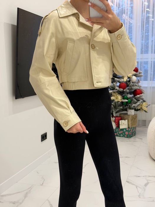 Коротка шкіряна куртка з натуральної шкіри