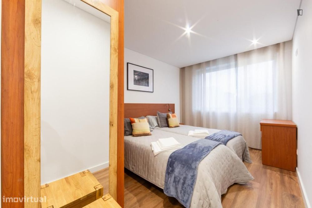 Quarto - localizado em Maia Porto