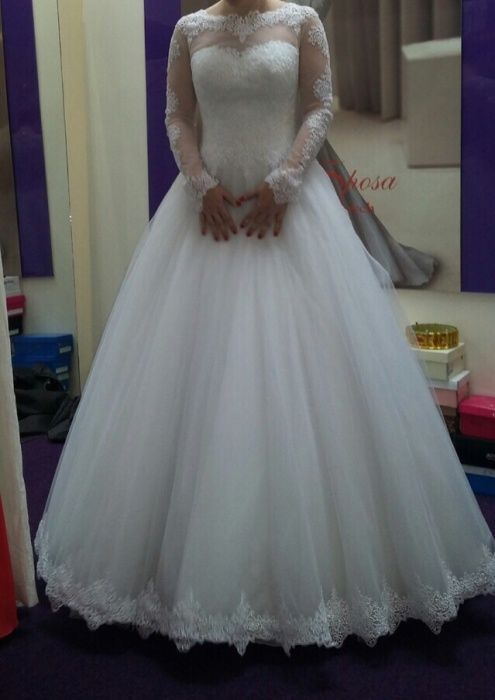 Suknia ślubna księżniczka piękna koronka długi rękaw