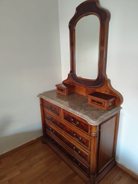 Móvel com espelho64286127664387122