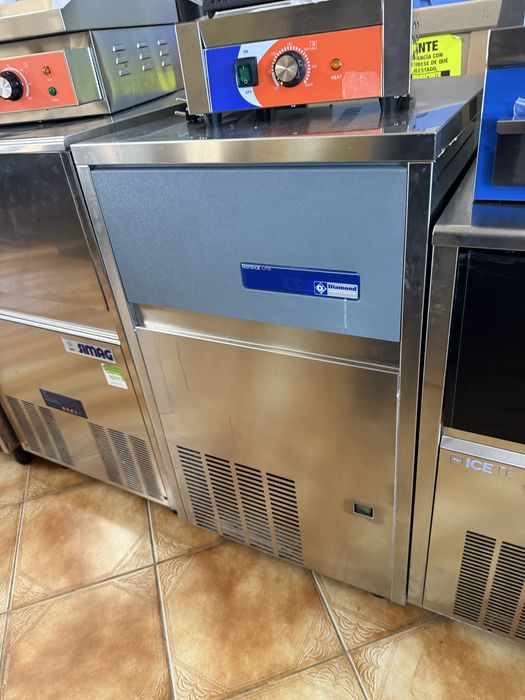 Maquina de gelo BREMA Cubo 45 kg Garantia e instalação