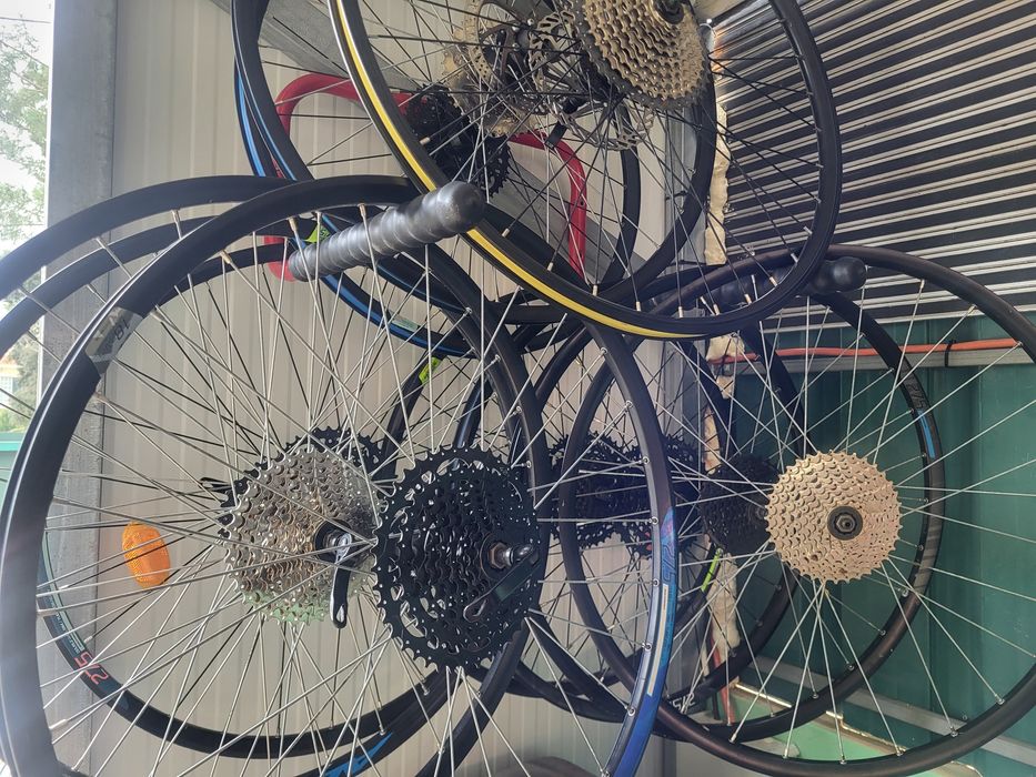 Varias rodas de bicicleta btt