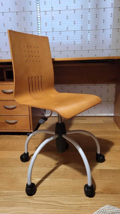 Secretária de madeira maciça em cerejeira + Cadeira