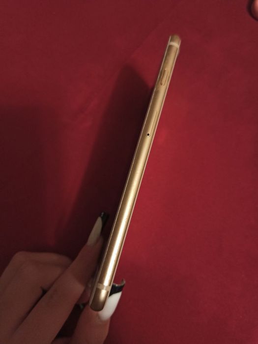 IPhone 8+ на 64Гб
