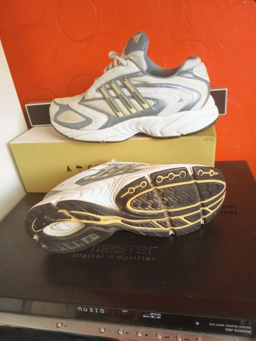 Женские кроссовки