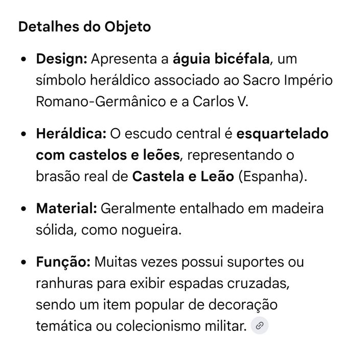 Brasão em madeira antigo