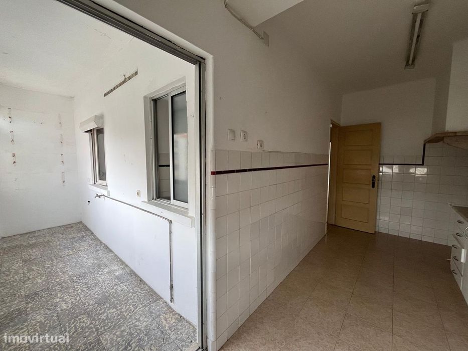 Apartamento t2 à venda na Rua General Humberto Delgado