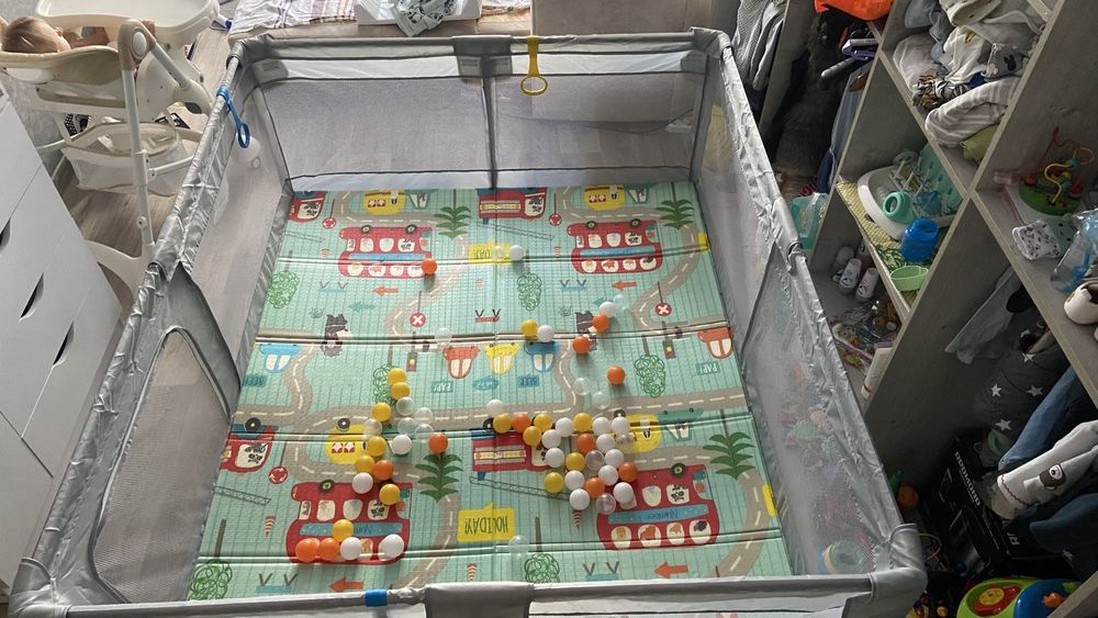 Великий дитячий манеж 200×180, з кільцями для вставання