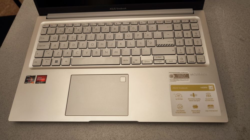 Portátil ASUS Vivobook 15 Ryzen 7 7730U 16GB RAM
