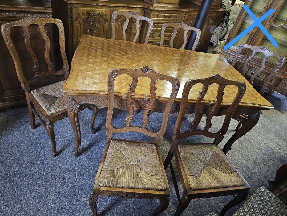 Jadalnia (komoda z zegarem, stół, 6 krzeseł)