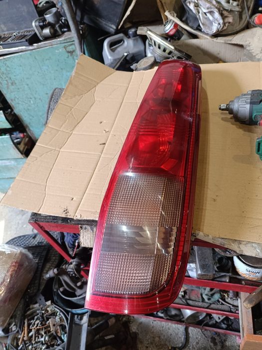 Правий фонар Nissan X Trail T30 стоп стопи Нісан х треіл є дефект