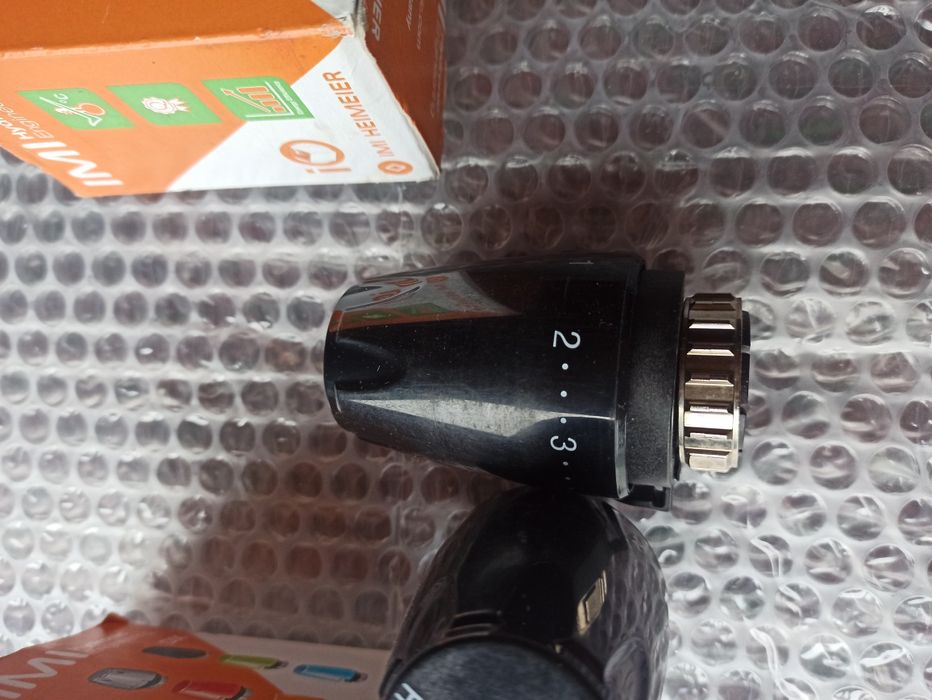 Термоголовка на радиатор отопления Германия