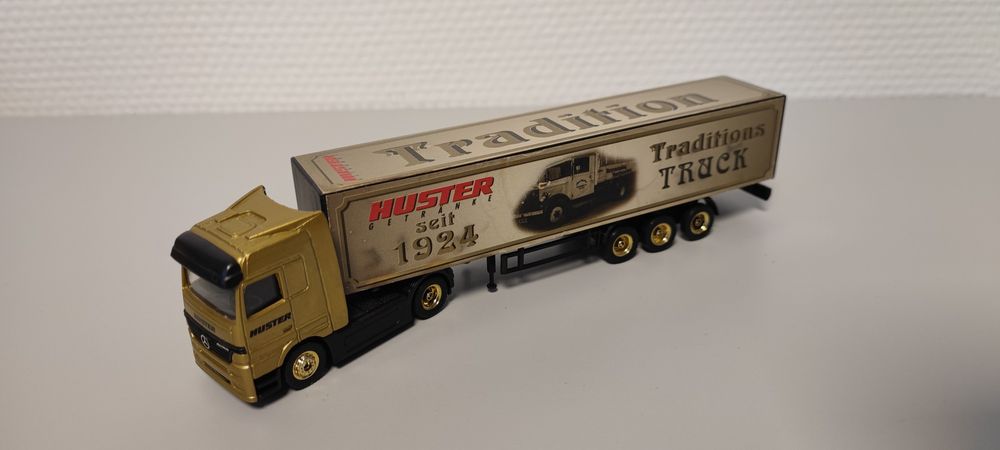 Колекція масштабних моделей авто вантажівок. Масштаб 1:87.