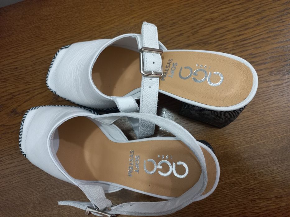 Buty na koturnie 39r.