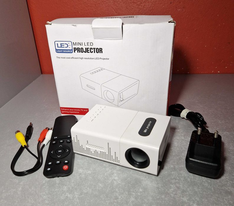 Mini projektor multimedialny LED Q1