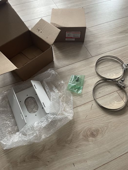 Uchwyt słupowy do kamer HIKVISION DS-1275ZJ-S-SUS biały