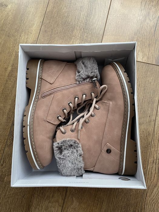 Жіночі зимові черевики з екошкіри