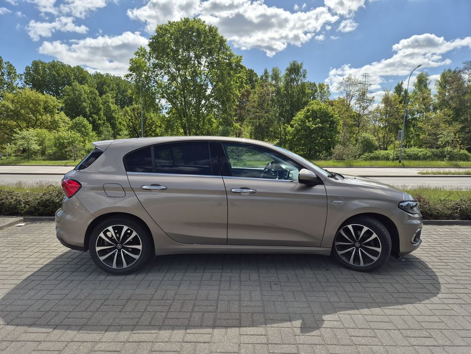 Wynajem samochodu Fiat Tipo, LPG, Bogata wersja