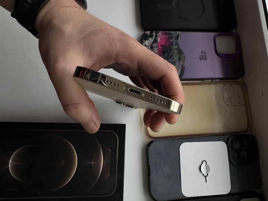 iPhone 12 Pro Max 256gb Gold с коробкою, не кручений не розбирався.