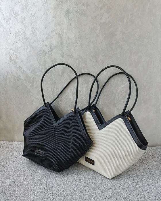 Жіноча сумка в двох кольорах