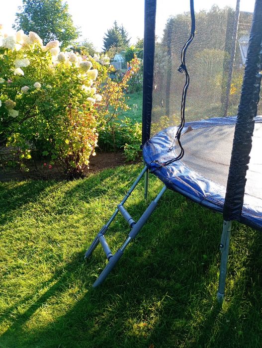 witam,sprzedam trampolinę+ duża, ogrodowa )