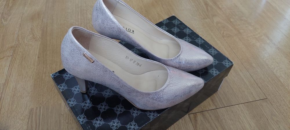 Buty na obcasie złoty róż. R.36 skóra