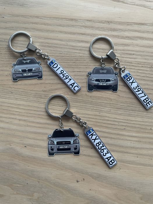 Брелки. Брелок з номером та моделькою авто. Брелок авто