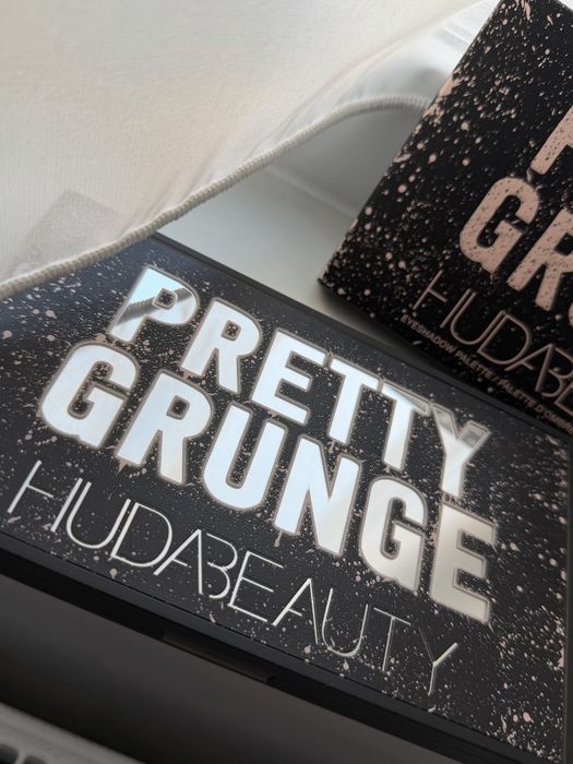 Huda Beauty Pretty Grunge paleta cieni