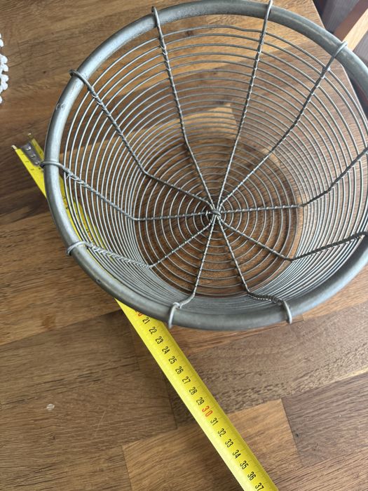 Cesto decorativo / arrumação metalico