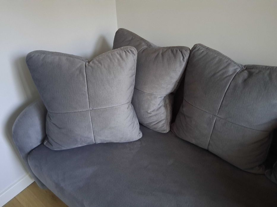 Sprzedam 2 poduszki welurowe Etap Sofa 50x50