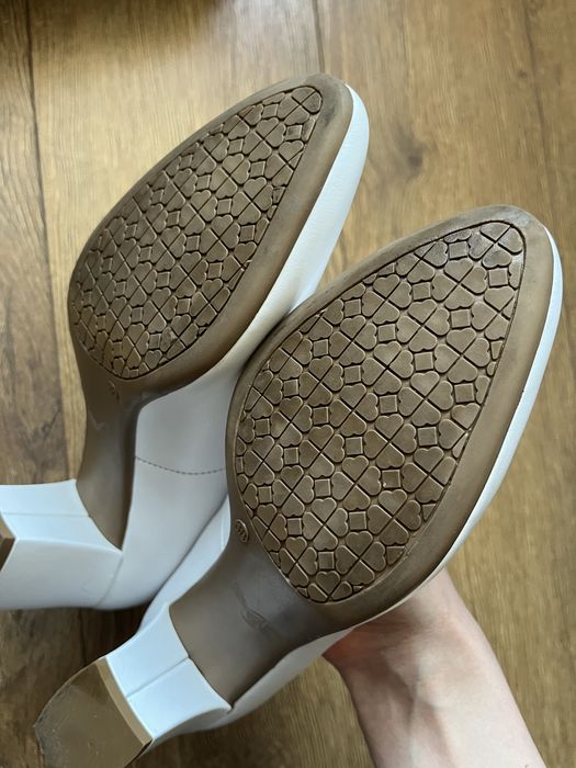 Святкові білі туфлі