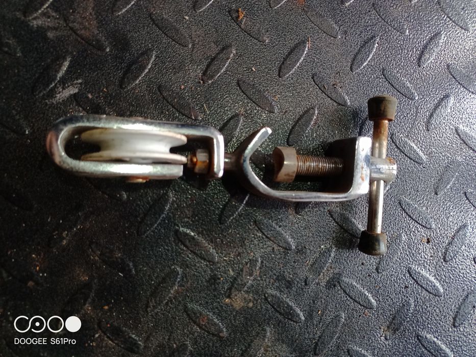 Zacisk z rolką 6 mm