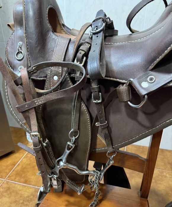 Sela Western Saddlery + acessórios