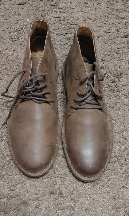 Нове шкіряне взуття