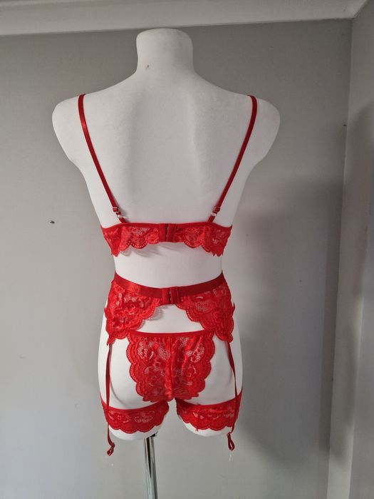 Seksowny czerwony komplet bielizny M