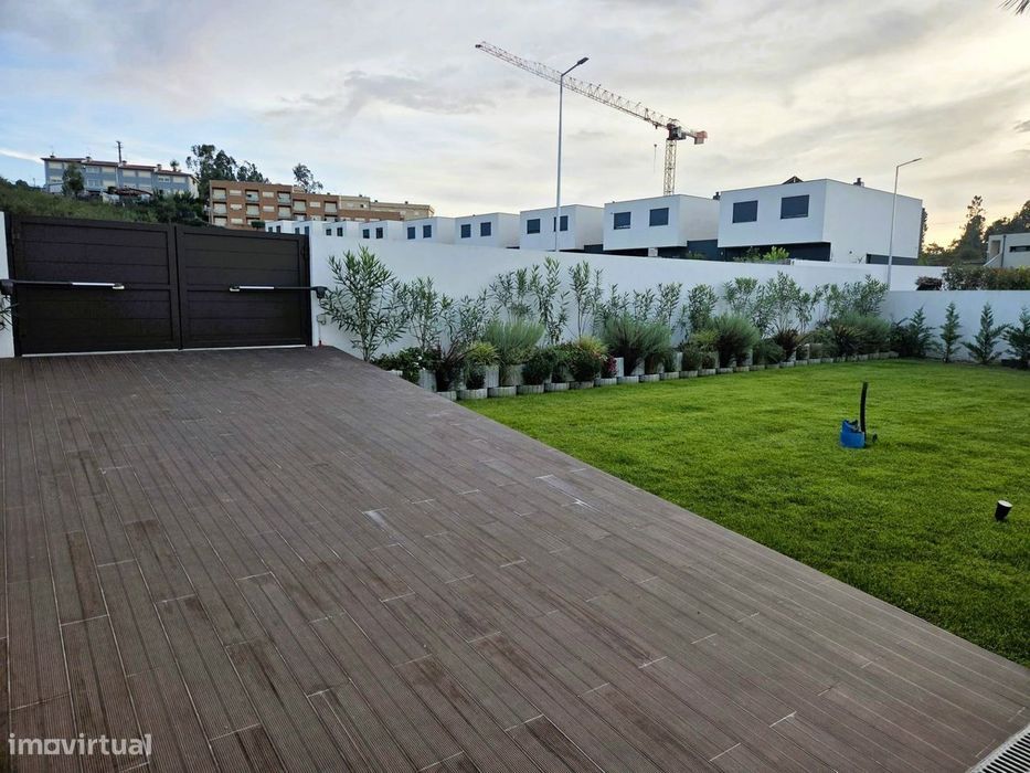 Moradia Isolada T4 C/Piscina