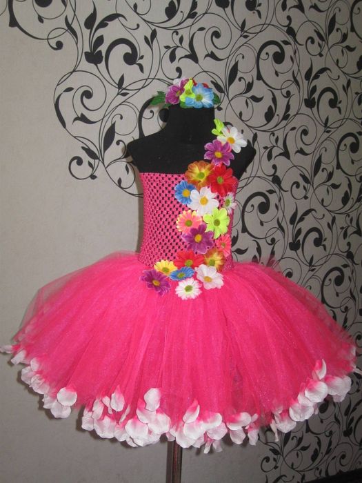 Святкове платтячко з декором по низу.